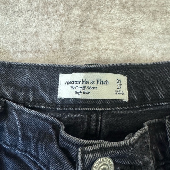 Abercrombie & Fitch the cut off short size 12 - Picture 3 of 3